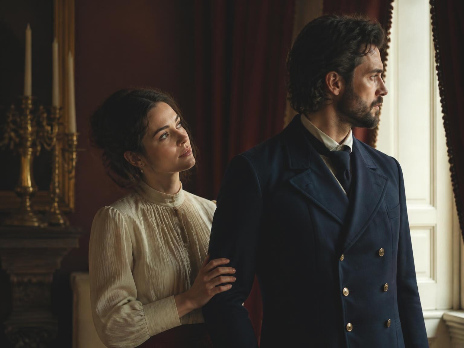 An intimate scene conveys attraction, devotion and the tension between connection and losing oneself inside desire